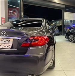Infiniti M